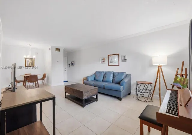 2nd image of 2426 Se 17Th Cswy, Fort Lauderdale, FL 33316