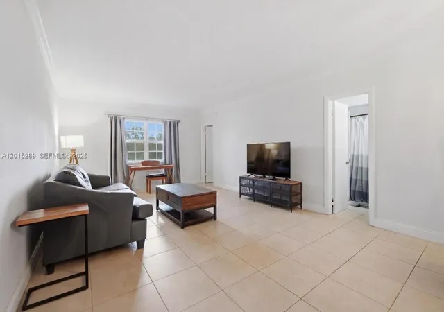 4th image of 2426 Se 17Th Cswy, Fort Lauderdale, FL 33316