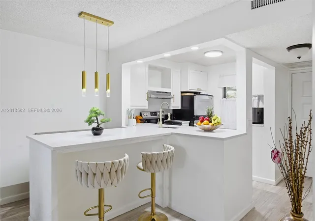Homes for sale in Margate, FL | 5501 Lakeside Dr #204, Margate, FL 33063 | MLS# A12013582