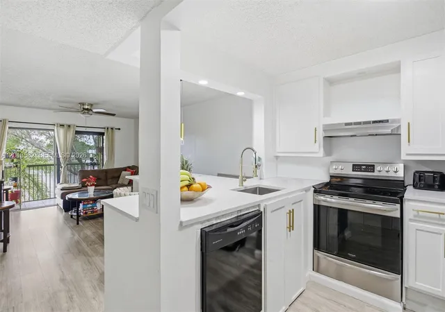 Homes for sale in Margate, FL | 5501 Lakeside Dr #204, Margate, FL 33063 | MLS# A12013582