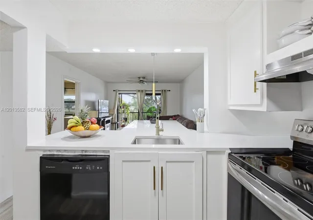 Homes for sale in Margate, FL | 5501 Lakeside Dr #204, Margate, FL 33063 | MLS# A12013582