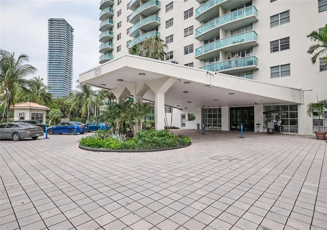 10th image of 19370 Collins Ave #826, Sunny Isles Beach, FL 33160 | MLS# A12015704