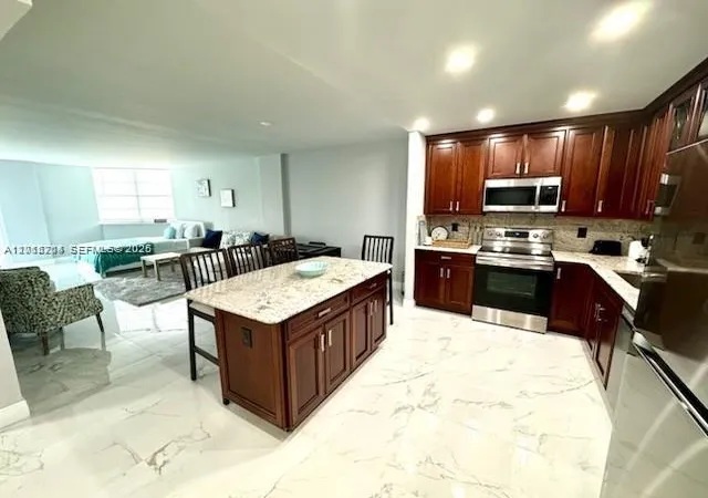 2nd image of 19370 Collins Ave #826, Sunny Isles Beach, FL 33160 | MLS# A12015704