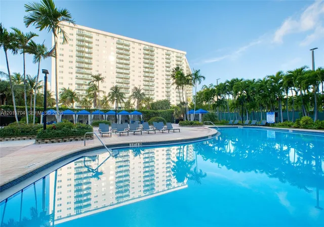 5th image of 19370 Collins Ave #826, Sunny Isles Beach, FL 33160 | MLS# A12015704