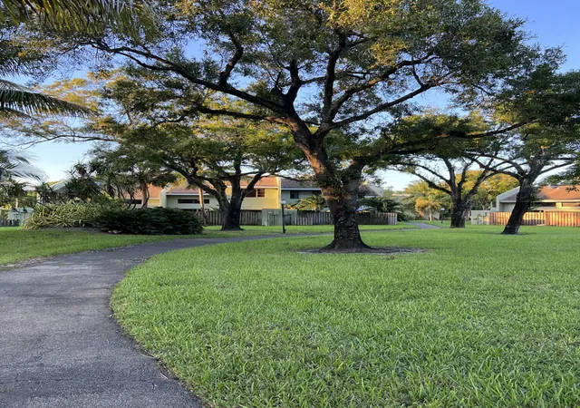 Homes for sale in Oakland Park, FL | 2800 S Oakland Forest Drive, Oakland Park, FL 33309 | Houzeo