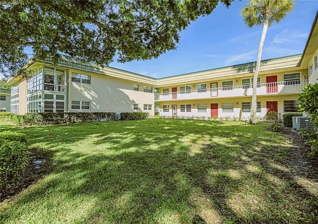 Photo 3 of Sale Pending at 3 Vista Gdns Trl #203, Vero Beach, FL 32962 | MLS# B26026133 | Listing updated on 2026-07-21