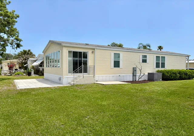 4th image of 3 San Pablo Ln, Port St Lucie, FL 34952 | MLS# B26026147