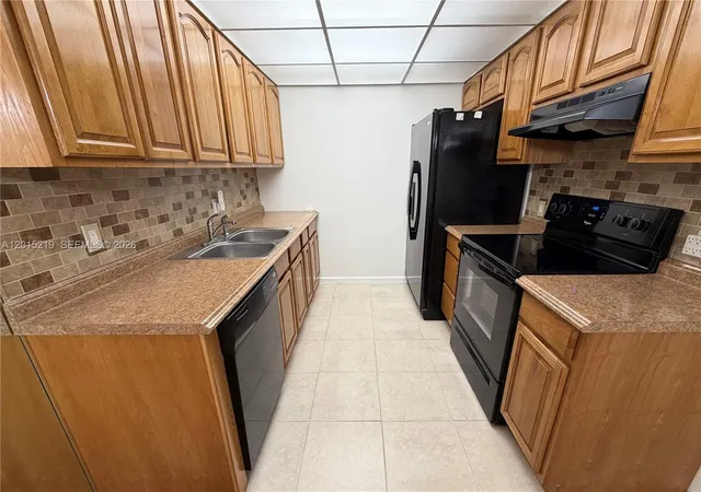 3rd image of 2404 Antigua Cir #H1, Coconut Creek, FL 33066 | MLS# A12015219