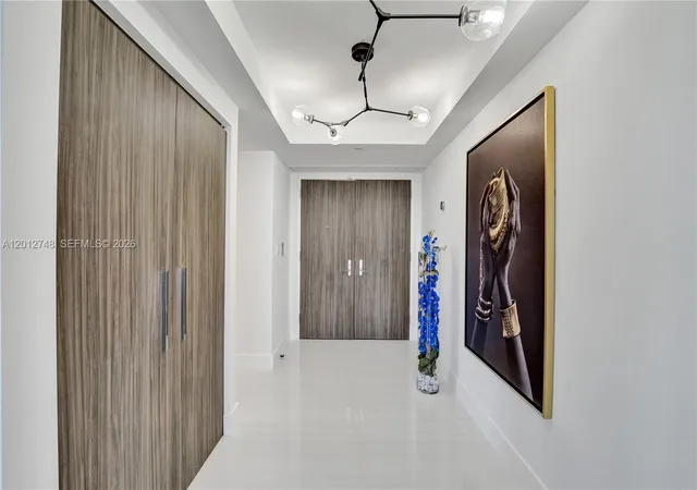 5th image of 20281 E Country Club Dr #PH14, Miami, FL 33180 | MLS# A12012748