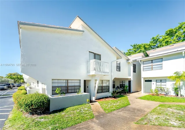 4th image of 2570 Coral Springs Dr, Coral Springs, FL 33065