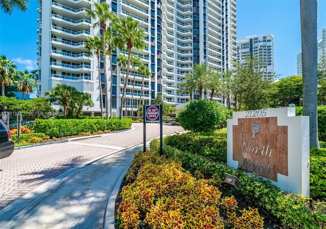 2nd image of 21205 Yacht Clb Dr, Miami, FL 33180