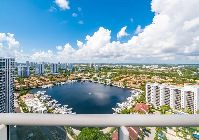 3rd image of 21205 Yacht Clb Dr, Miami, FL 33180