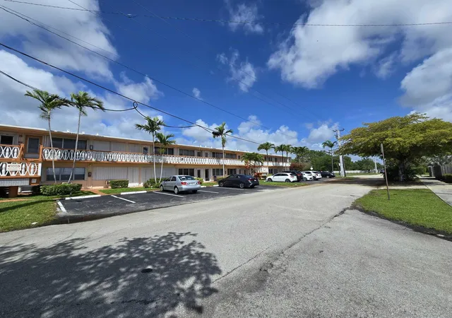 Photo 1 of Condo for sale at 1000 Sw 10th Avenue #19p, Hallandale Beach, FL 33009 | MLS# B26026161 | Listing updated on 2026-09-23
