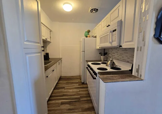 Photo 3 of Condo for sale at 1000 Sw 10th Avenue #19p, Hallandale Beach, FL 33009 | MLS# B26026161 | Listing updated on 2026-09-23