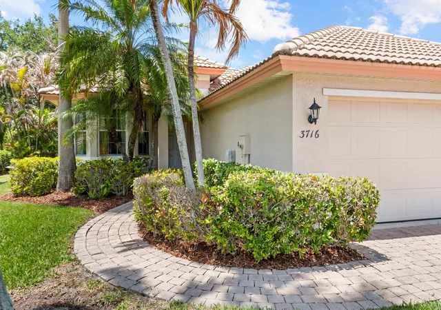 Photo 3 of Single family home for sale at 3716 Nw Deer Oak Dr, Jensen Beach, FL 34957 | MLS# B26026212 | Listing updated on 2026-10-07