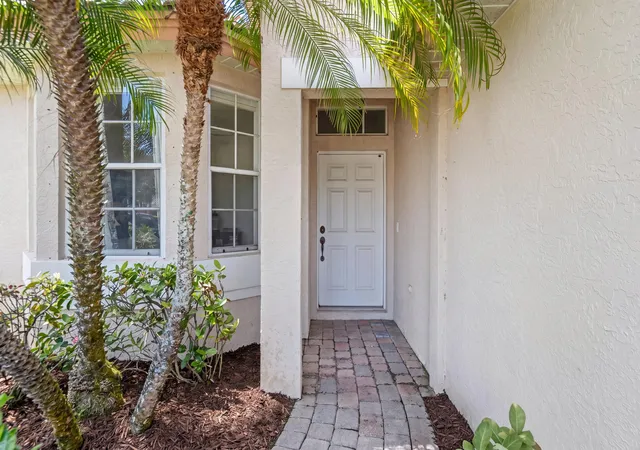 Photo 4 of Single family home for sale at 3716 NW Deer Oak Dr, Jensen Beach, FL 34957 | MLS# B26026212 | Listing updated on 2026-10-07