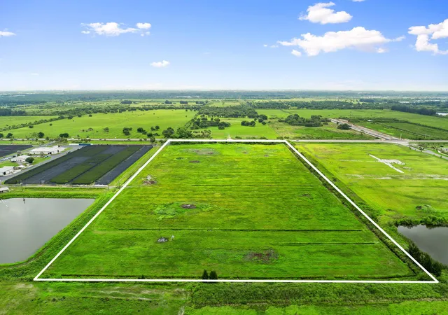 Photo 2 of Land for sale at 1539 N Kings Hwy, Fort Pierce, FL | MLS# B26026275 | Listing updated on 2026-10-07