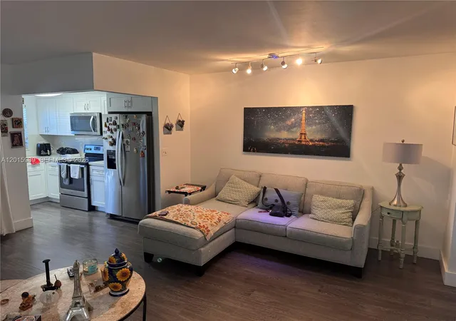 3rd image of 5300 Washington St #J214, Hollywood, FL 33021 | MLS# A12015989