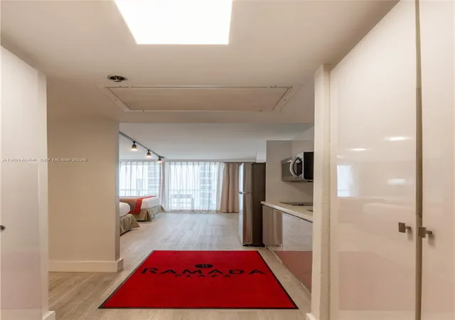 2nd image of 19201 Collins Ave #425, Sunny Isles Beach, FL 33160 | MLS# A12016056