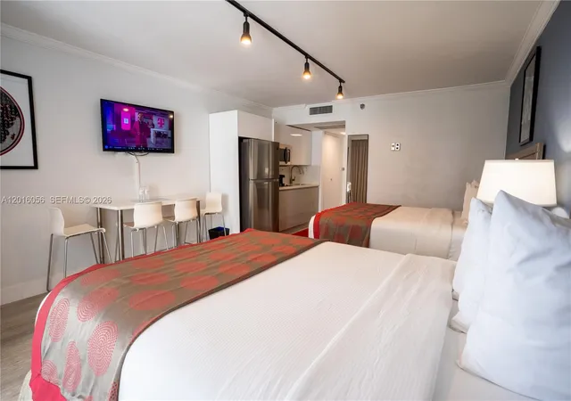 5th image of 19201 Collins Ave #425, Sunny Isles Beach, FL 33160 | MLS# A12016056