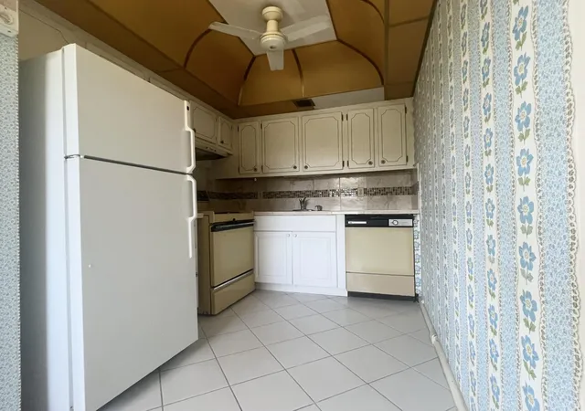 Photo 2 of Condo for sale at 392 Grantham F #392, Deerfield Beach, FL 33442 | MLS# B26026444 | Listing updated on 2026-10-02
