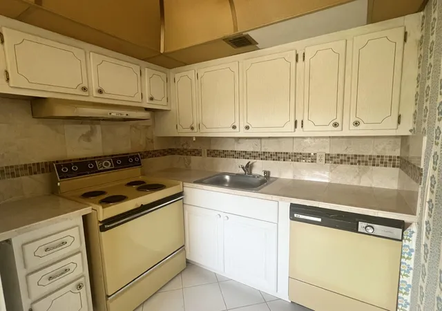 Photo 3 of Condo for sale at 392 Grantham F #392, Deerfield Beach, FL 33442 | MLS# B26026444 | Listing updated on 2026-10-02