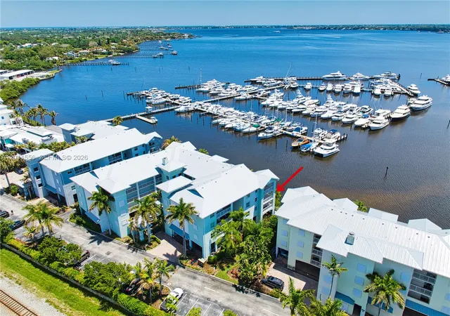 3rd image of 815 Nw Flagler Ave #305, Stuart, FL 34994 | MLS# A12011556