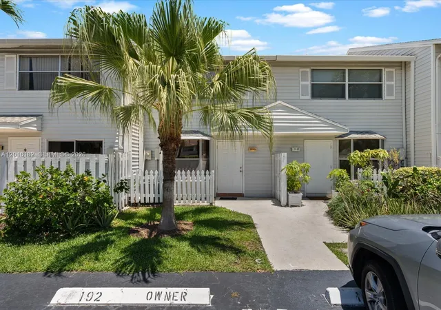 2nd image of 2685 Ne 15th St, Pompano Beach, FL 33062 | MLS# A12016182
