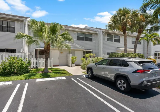 3rd image of 2685 Ne 15Th St, Pompano Beach, FL 33062 | MLS# A12016182