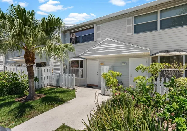 4th image of 2685 Ne 15Th St, Pompano Beach, FL 33062 | MLS# A12016182
