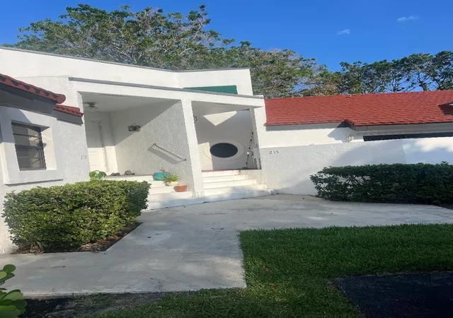 Photo 1 of Townhouse for sale at 255 Nw 36th Avenue, Deerfield Beach, FL 33442 | MLS# B26026665 | Listing updated on 2026-09-23