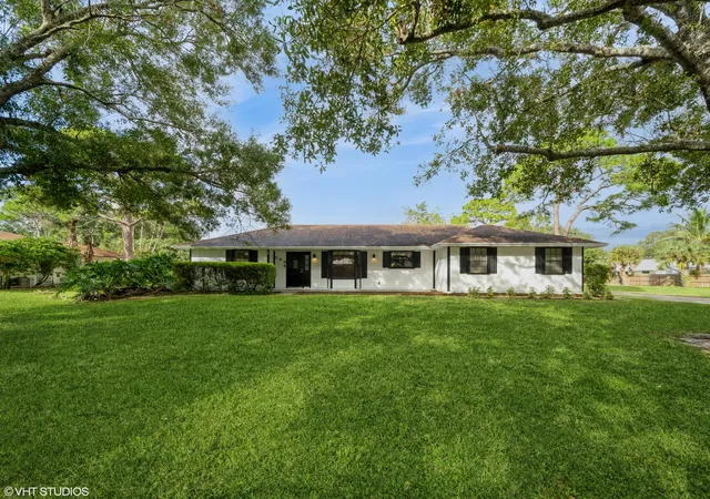 Photo 2 of Single family home for sale at 595 11th Avenue, Vero Beach, FL 32962 | MLS# B26026703 | Listing updated on 2026-09-23