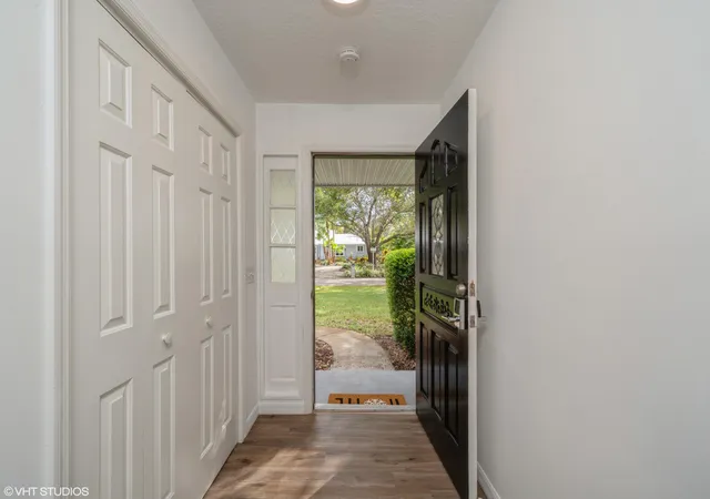 Photo 4 of Single family home for sale at 595 11th Avenue, Vero Beach, FL 32962 | MLS# B26026703 | Listing updated on 2026-09-23