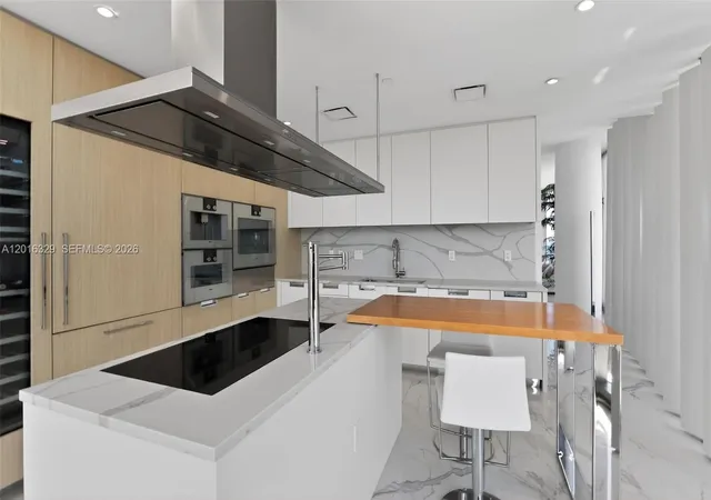 2nd image of 15701 Collins Ave #805, North Miami Beach, FL 33160 | MLS# A12016329