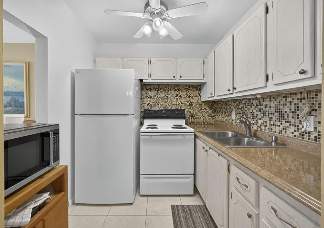 Homes for sale in West Palm Beach, FL | 414 Windsor R, West Palm Beach, FL 33417 | MLS# B26026735
