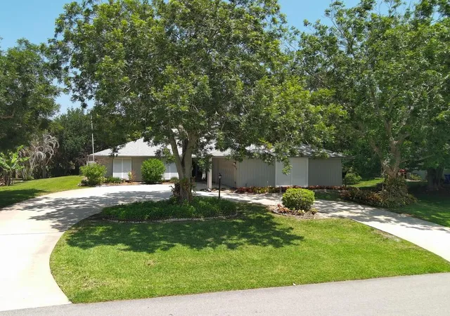 Photo 2 of Single family home for sale at 1070 47th Avenue SW, Vero Beach, FL 32968 | MLS# B26026807 | Listing updated on 2026-10-08