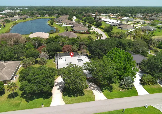 Photo 2 of Single family home for sale at 1070 47th Avenue SW, Vero Beach, FL 32968 | MLS# B26026807 | Listing updated on 2026-10-08