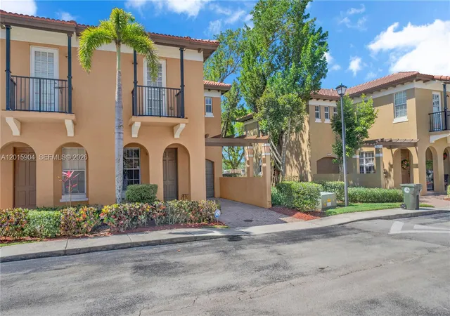 3rd image of 6893 Julia Gardens Dr, Coconut Creek, FL 33073 | MLS# A12015904