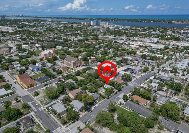 4th image of 809 7th St, West Palm Beach, FL 33401 | MLS# B26026877