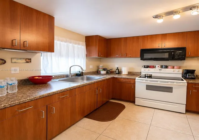 2nd image of 9800 Sunrise Lakes Blvd #202, Sunrise, FL 33322 | MLS# A12016555