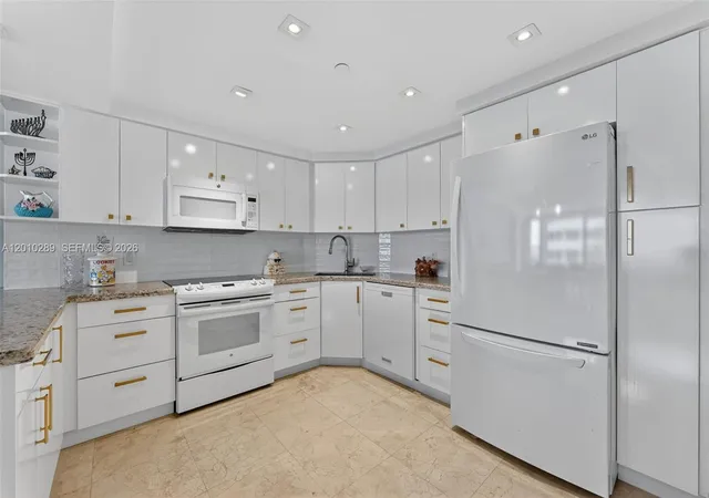 5th image of 5225 Collins Ave #1519, Miami Beach, FL 33140 | MLS# A12010289
