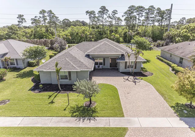 Photo 1 of Single family home for sale at 922 Yearling Trl, Sebastian, FL 32958 | MLS# B26027008 | Listing updated on 2026-10-05