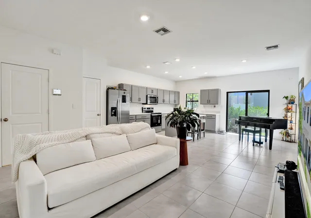 Homes for sale in Pompano Beach, FL | 975 Nw 3rd Ter, Pompano Beach, FL 33060 | MLS# B26027056