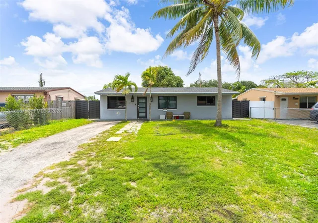 Homes for sale in Hollywood, FL | 1121 N 71st Ave, Hollywood, FL 33024 | MLS# A12016967
