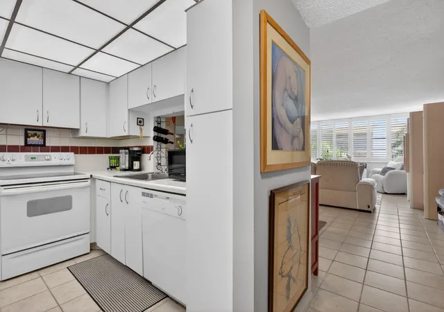 Photo 2 of Sale Pending at 1170 N Federal Hwy #305, Fort Lauderdale, FL 33304 | MLS# B26027126 | Listing updated on 2026-09-18