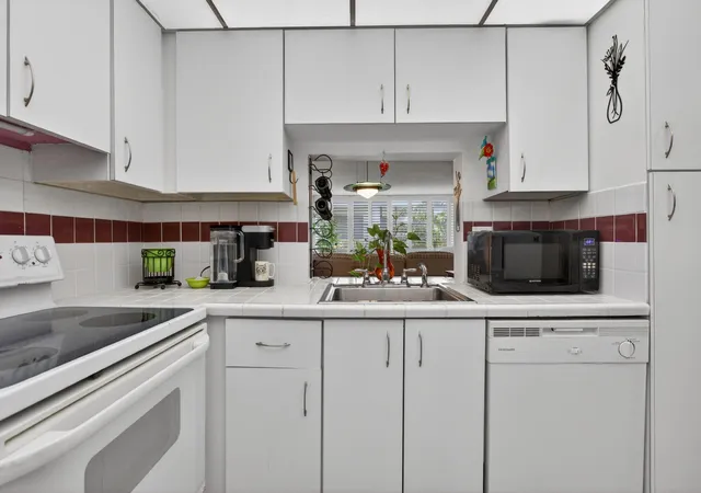 Photo 3 of Sale Pending at 1170 N Federal Hwy #305, Fort Lauderdale, FL 33304 | MLS# B26027126 | Listing updated on 2026-09-18