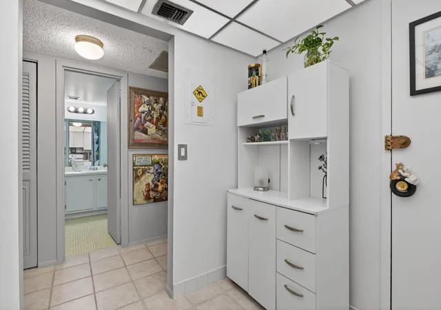 Photo 4 of Sale Pending at 1170 N Federal Hwy #305, Fort Lauderdale, FL 33304 | MLS# B26027126 | Listing updated on 2026-09-18