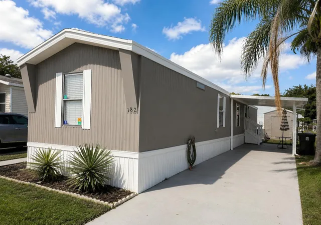 2nd image of 182 Plantation Blvd, Lake Worth, FL 33467 | MLS# B26027244