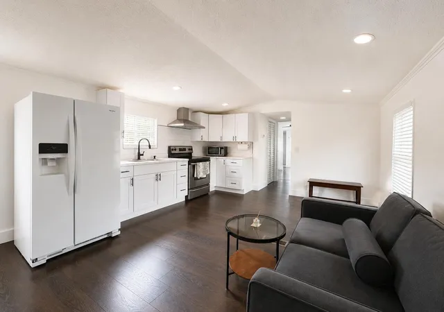 5th image of 182 Plantation Blvd, Lake Worth, FL 33467 | MLS# B26027244