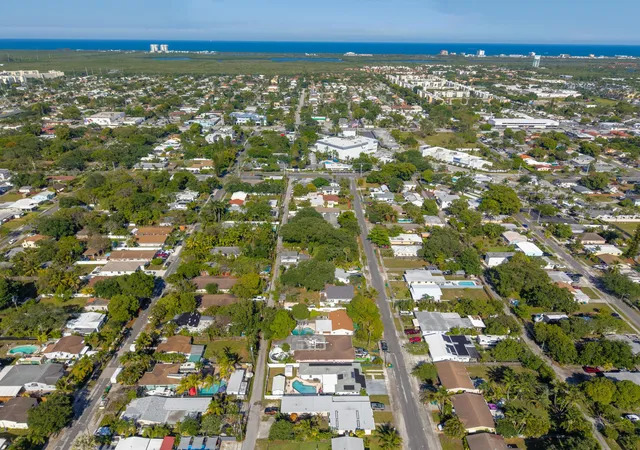 Homes for sale in Dania Beach, FL | 262 Sw 8Th St, Dania Beach, FL 33004 | MLS# B26027255